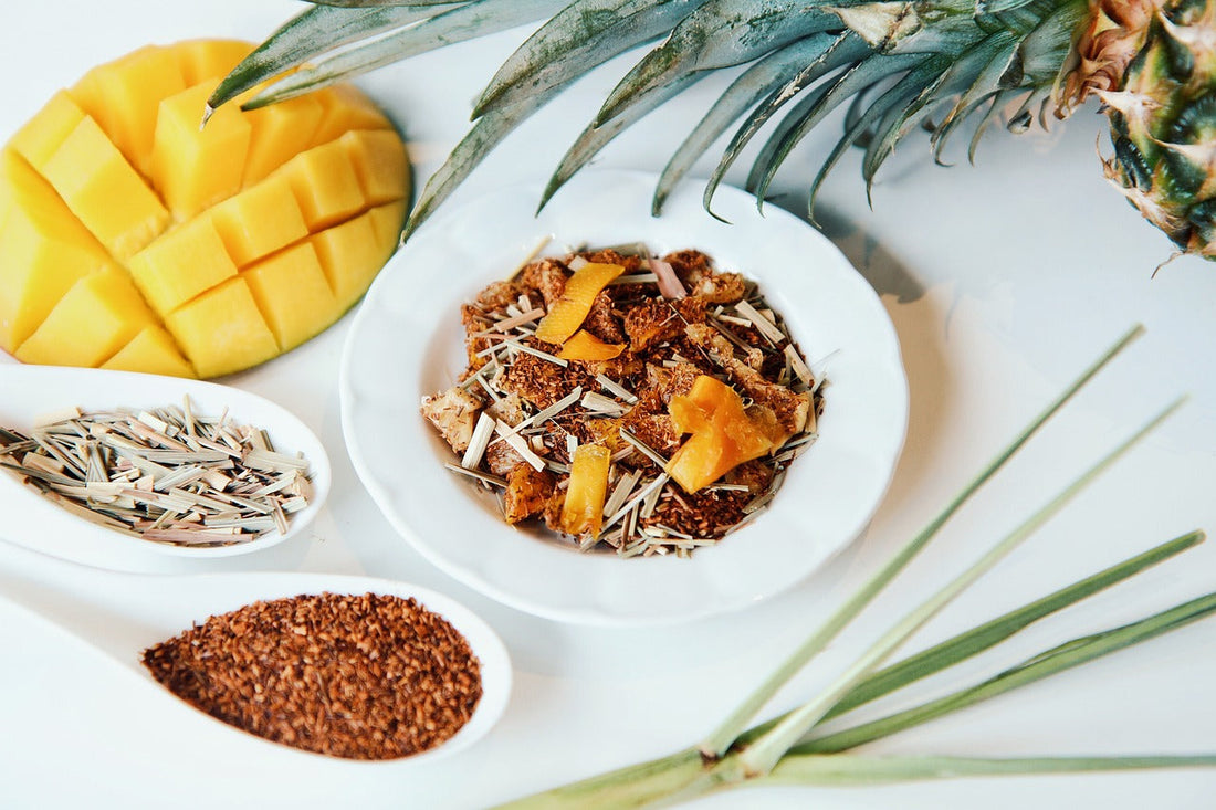 Die Faszination von Rooibos-Tee: Ein südafrikanisches Juwel mit Zutaten wie Mango und Kräutermischungen.